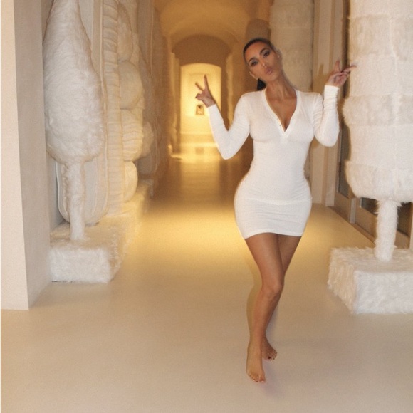 SKIMS SLEEP HENLEY DRESS + SLEEP SHORT BUNDLE COCOA XS - Picture 9 of 13